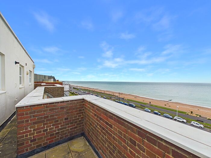 3 Bedroom Flat To Rent In West Parade, Worthing, BN11