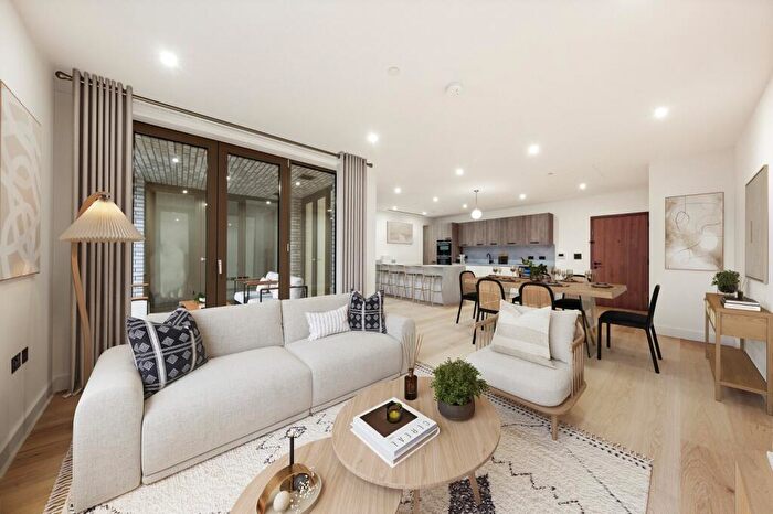 3 Bedroom Flat To Rent In Cosway Street, Lisson Grove, NW1