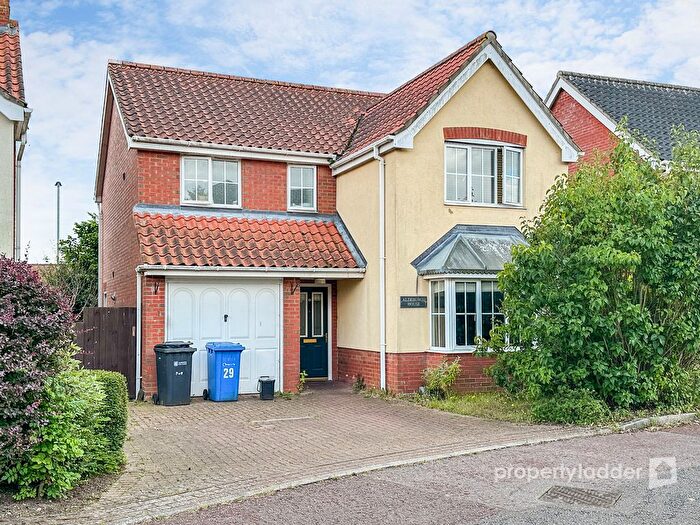 4 Bedroom Detached House For Sale In Tizzick Close, Norwich, NR5