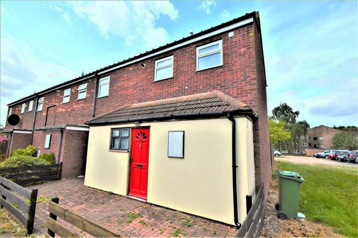 3 Bedroom End Of Terrace House To Rent In Laindon **Online Enquiries Only**, SS15