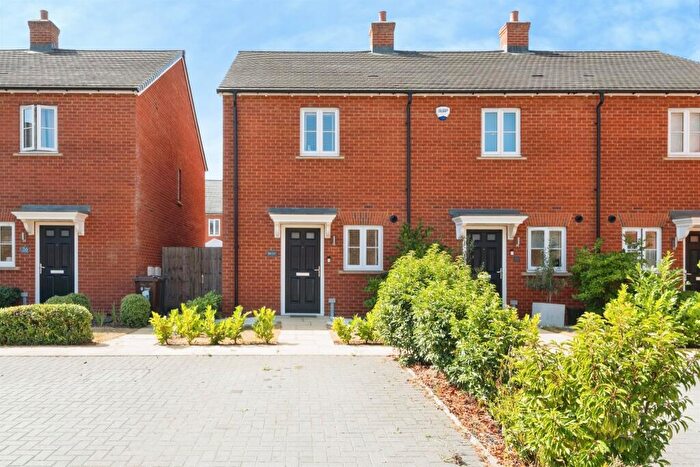 2 Bedroom End Of Terrace House For Sale In Marston Close, Banbury, OX16