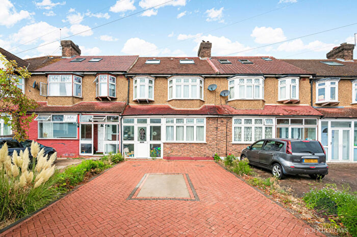 4 Bedroom Terraced House For Sale In Links Avenue, Morden, SM4