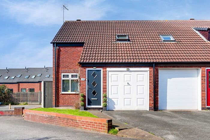 3 Bedroom Semi Detached House For Sale In Buttermere Court, Nottingham, NG5