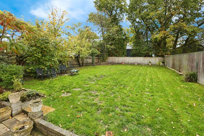 3 Bedroom Semi Detached House For Sale In Woodthorpe Gardens, Sarisbury Green, Southampton, Hampshire, SO31