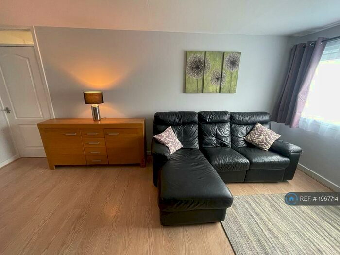 2 Bedroom Flat To Rent In Calder Grove, Edinburgh, EH11