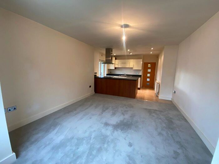 2 Bedroom Flat To Rent In Brookfield House, South Parade, Sutton Coldfield, B72