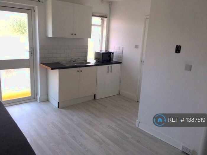 Studio To Rent In Sutton Common Road, Sutton, SM3