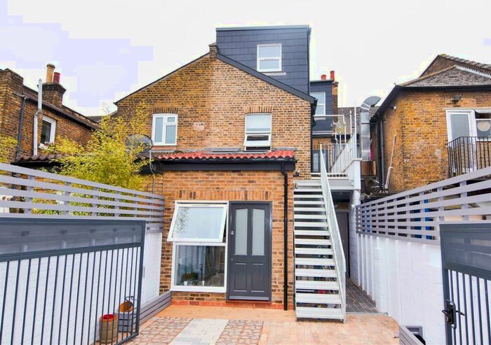 1 Bedroom Flat To Rent In Backwater Place, Kingston Upon Thames, KT1