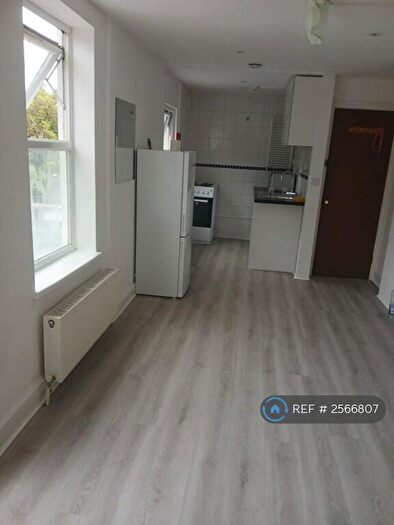 Studio To Rent In First Floor, London, N3