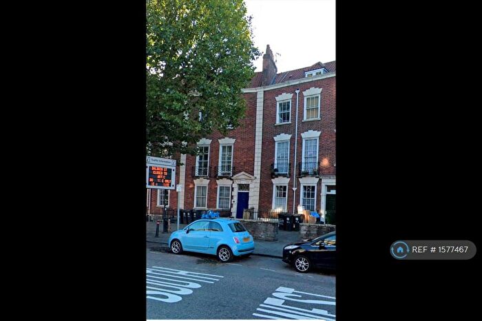 2 Bedroom Flat To Rent In Hotwell Road, Bristol, BS8