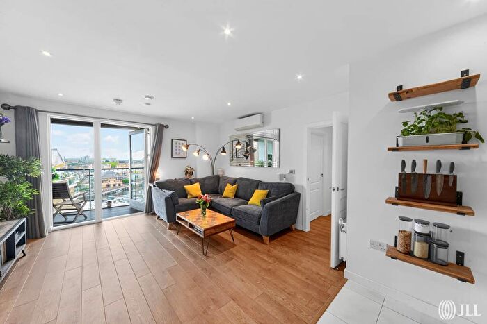 1 Bedroom Flat For Sale In Rolling Mills Mews London, E14