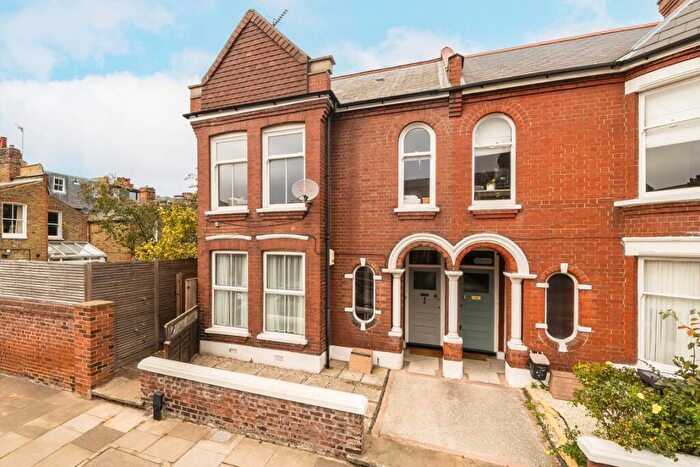 2 Bedroom Maisonette For Sale In Burnbury Road, Balham, SW12