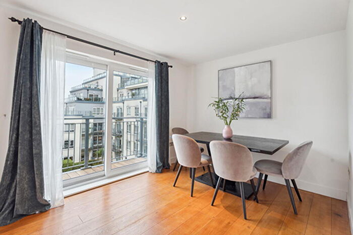 2 Bedroom Flat For Sale In Flat Croft House, Beaufort Park, NW9
