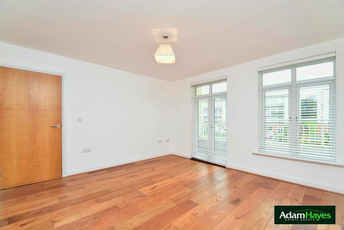 2 Bedroom Flat To Rent In Magdalene Gardens, Whetstone, N20