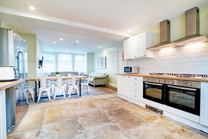 8 Bedroom Terraced House To Rent In Hyde Park Road, Leeds, LS6