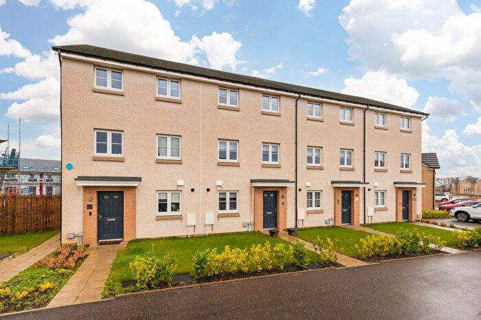 4 Bedroom Town House For Sale In MacDermott Avenue, Edinburgh, EH12