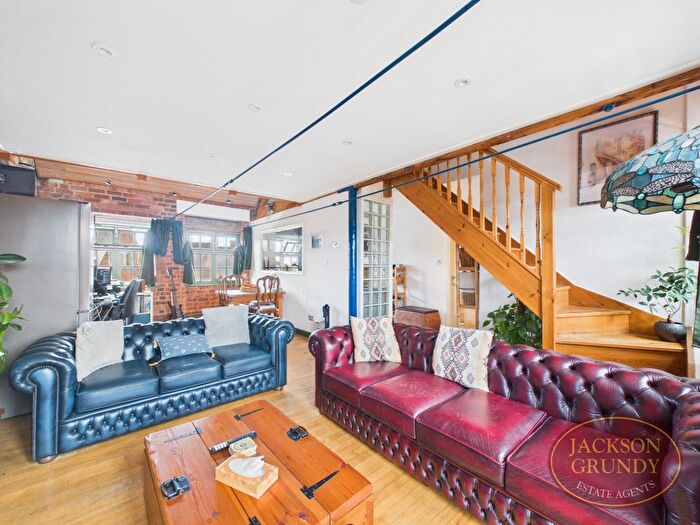2 Bedroom Flat For Sale In Clare Street, The Mounts, NN1