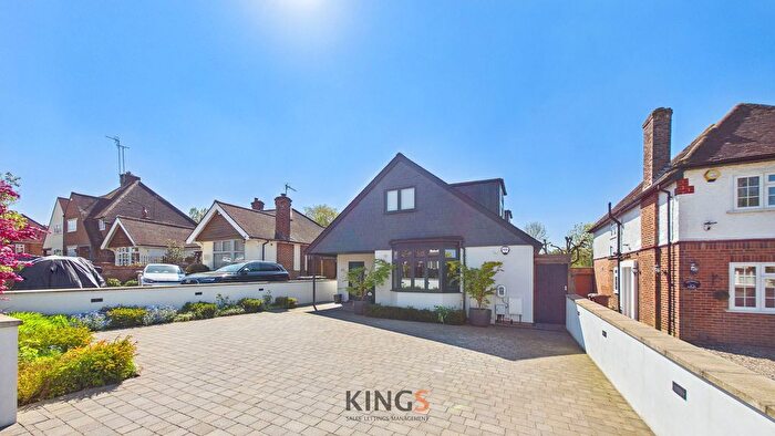 3 Bedroom Detached House For Sale In Billy Lows Lane, Potters Bar, EN6