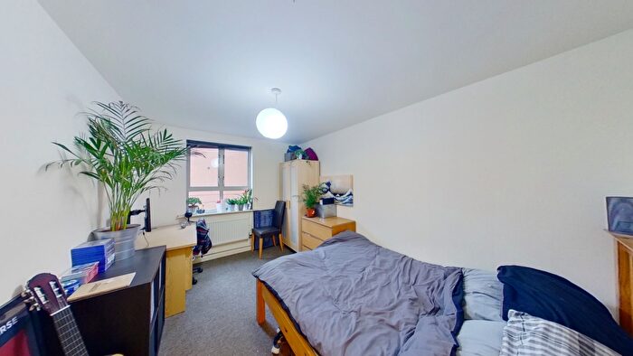 2 Bedroom Flat To Rent In Flat Royal Victoria Court, NG7