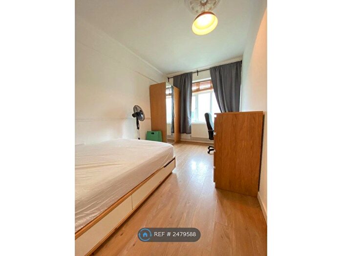 4 Bedroom Flat To Rent In Trafford House, London, N1