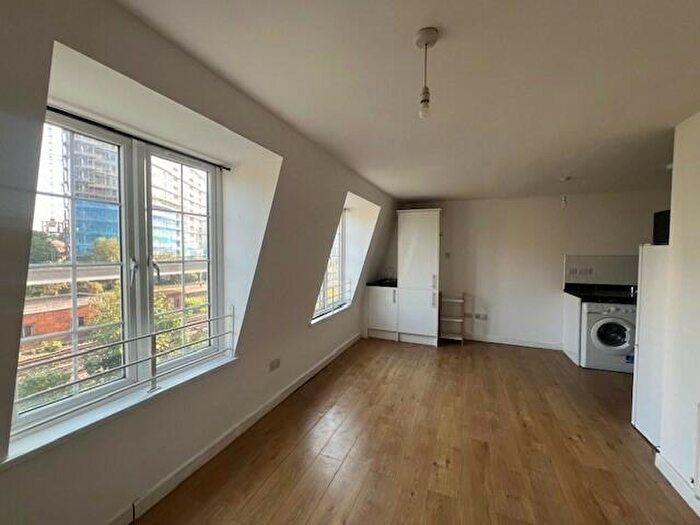 2 Bedroom Apartment To Rent In Woking, GU21