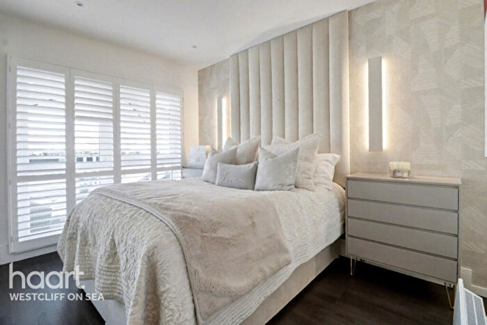 2 Bedroom Retirement Property For Sale In Holland Road, Westcliff-On-Sea, SS0