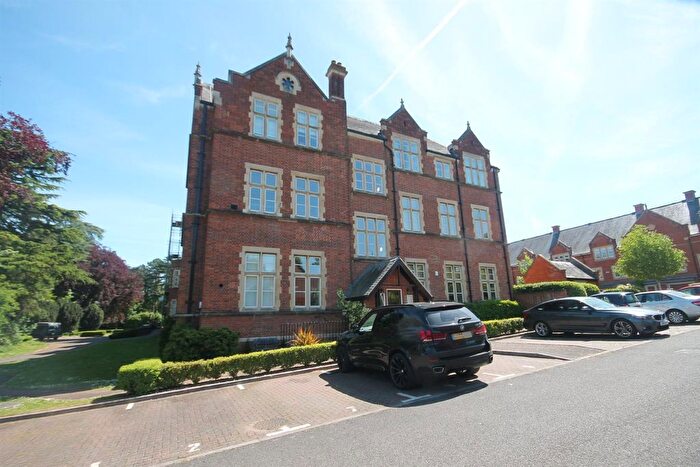 2 Bedroom Flat To Rent In Lavender Close, Leatherhead, KT22