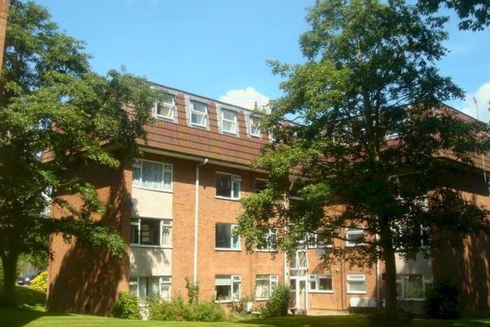 2 Bedroom Flat To Rent In Lambs Close, Cuffley, Herts, EN6
