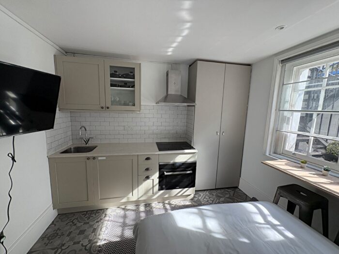 Apartment To Rent In Studio Flat, Gloucester Place, Baker Street, NW1