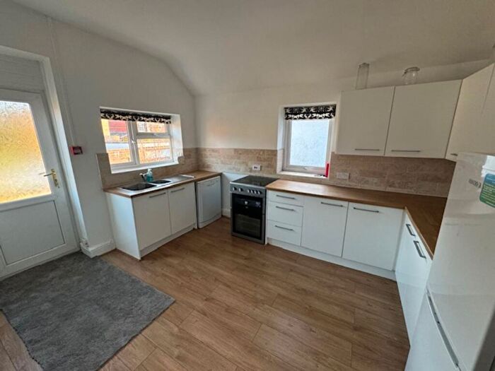 3 Bedroom Flat To Rent In Albany Road, Cardiff, CF24