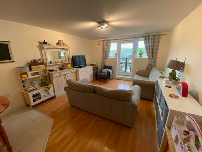 2 Bedroom Flat To Rent In Ovaltine Drive, Kings Langley, WD4