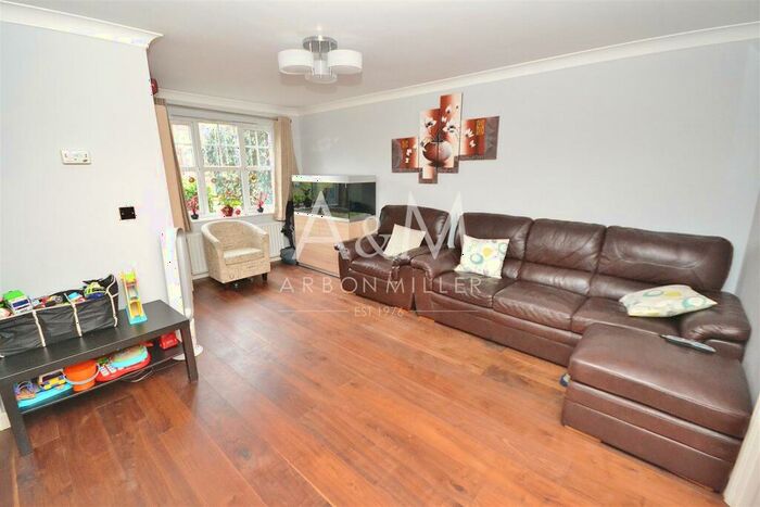 3 Bedroom Semi-Detached House To Rent In Tomswood Hill, Hainault, IG6