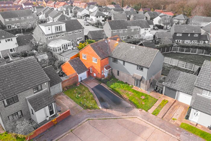 4 Bedroom Semi Detached House For Sale In Gatscombe Close, Hockley, SS5