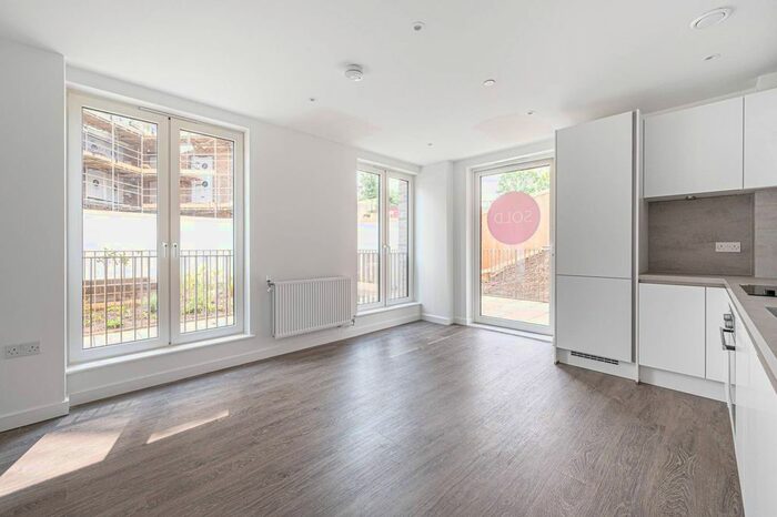 2 Bedroom Flat To Rent In Ridgeway Views, Mill Hill, NW7