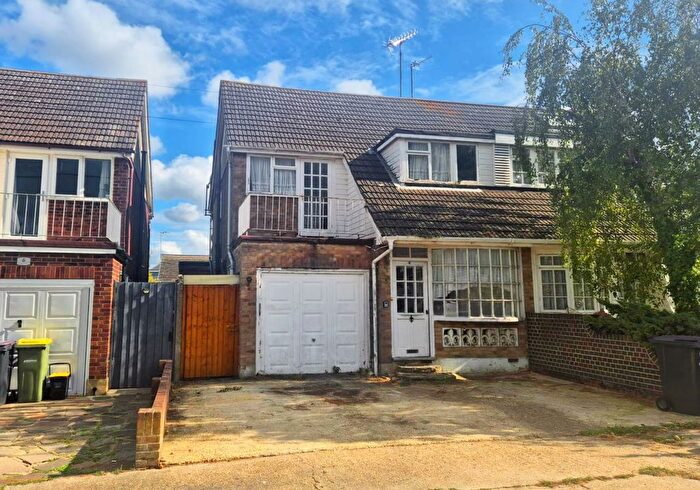 4 Bedroom Semi-Detached House For Sale In Crouch View Grove, Hullbridge, Hockley, Essex, SS5