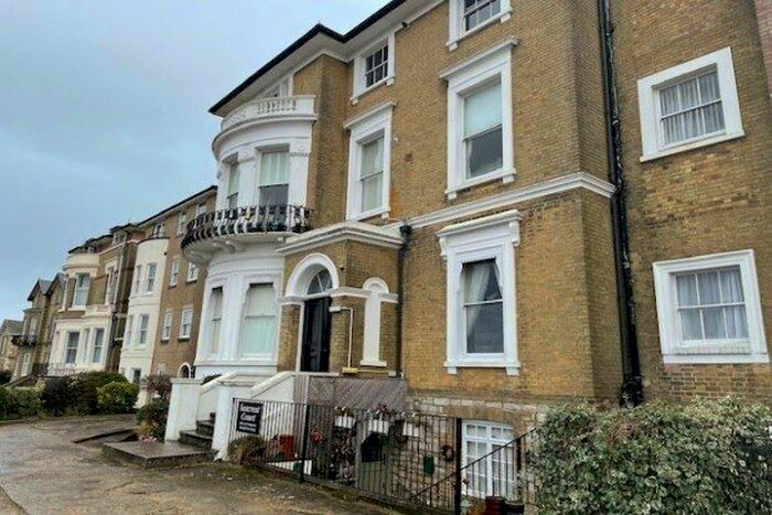 2 Bedroom Flat To Rent In West Hill Road, Ryde, PO33