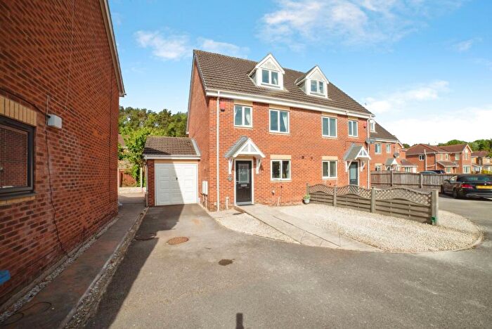 3 Bedroom Semi-Detached House For Sale In White Rose Avenue, Mansfield, Nottinghamshire, NG18