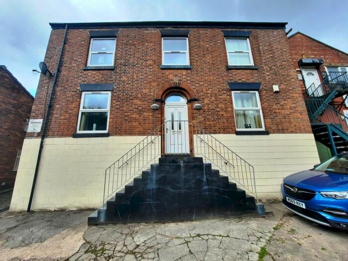2 Bedroom Flat To Rent In Bury Old Road, Prestwich, Manchester, M25