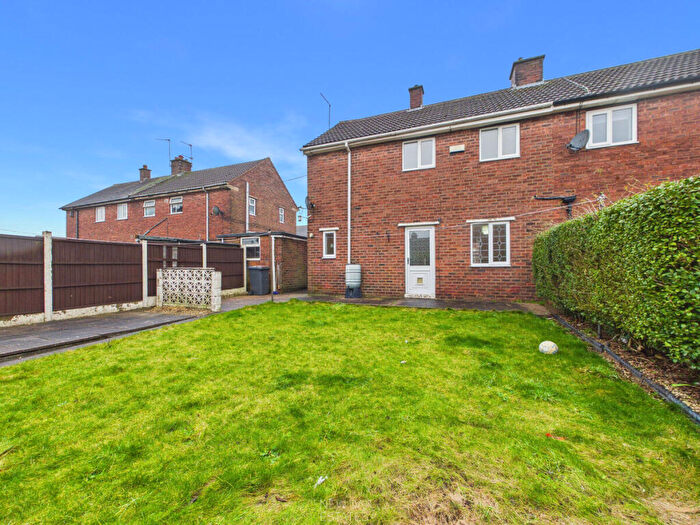 3 Bedroom Semi-Detached House To Rent In Lansbury Road, NG17