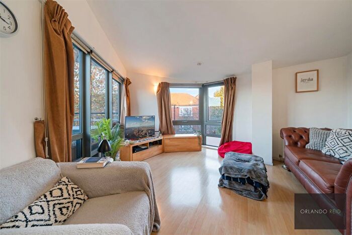 1 Bedroom Flat To Rent In Clapham Road, London, SW9