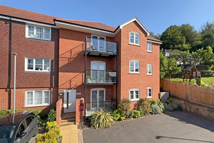 1 Bedroom Flat For Sale In Electric Close, Godalming, GU7