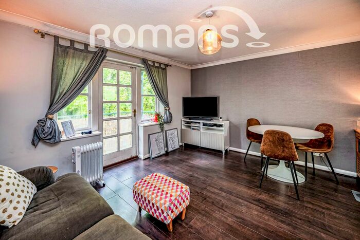 2 Bedroom Flat To Rent In Alexandra Park, Queen Alexandra Road, High Wycombe, HP11