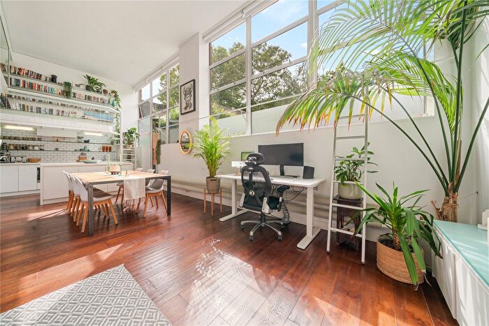 3 Bedroom Flat For Sale In Corsica Street, Highbury, London, N5