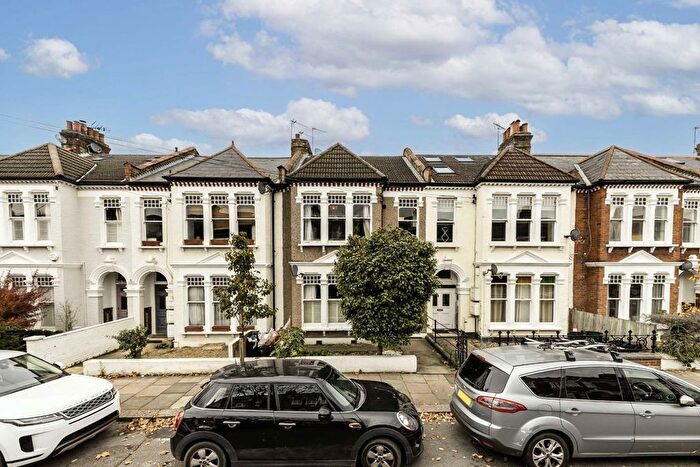 1 Bedroom Flat To Rent In Louisville Road, Balham, SW17
