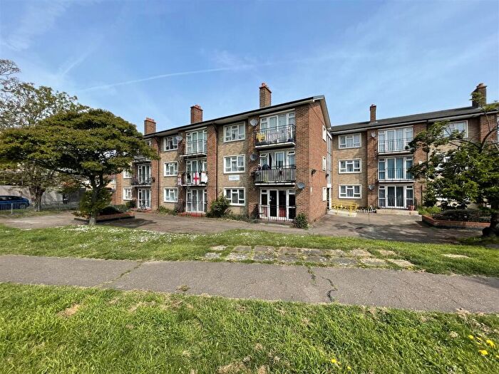 1 Bedroom Flat To Rent In Christchurch Court, Southend-On-Sea, SS1