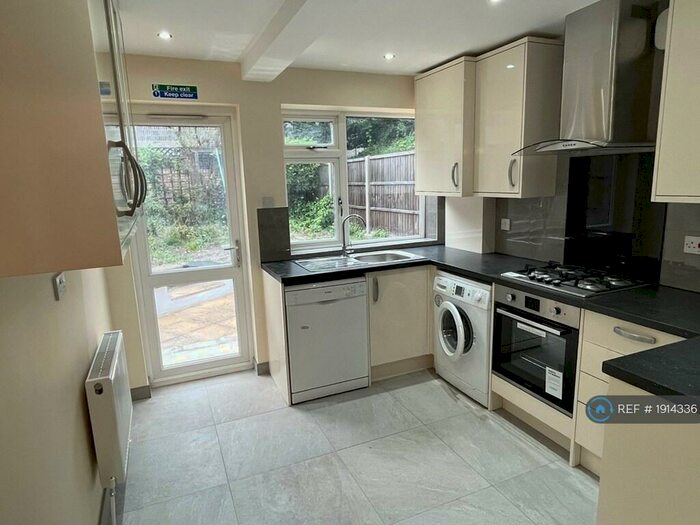 2 Bedroom Flat To Rent In Roxborough Road, Harrow, HA1