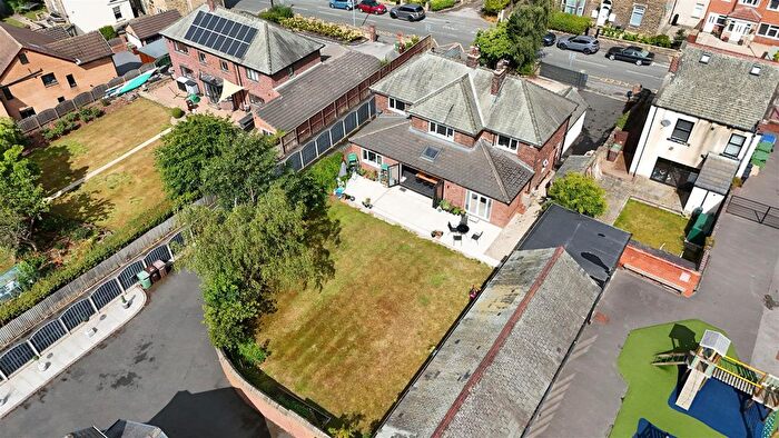 5 Bedroom Detached House For Sale In Southdale Road, Ossett, WF5