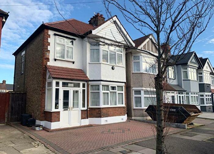 3 Bedroom Semi-Detached House To Rent In Springfield Drive, Ilford, IG2