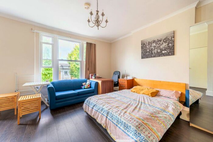 Studio To Rent In Russell Road, Brook Green, London, W14