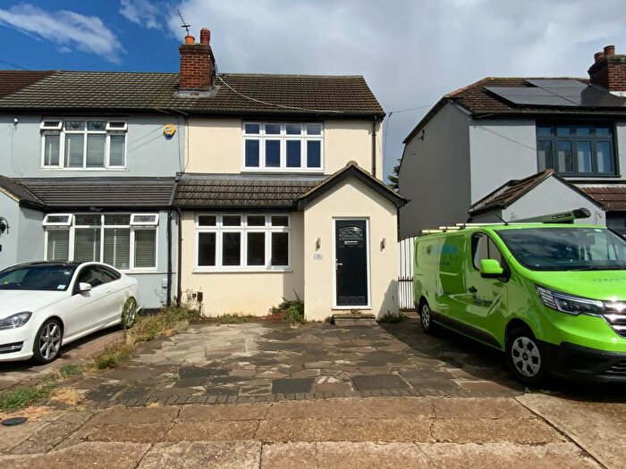 3 Bedroom Semi-Detached House For Sale In Beechwood Gardens, Rainham, Essex, RM13